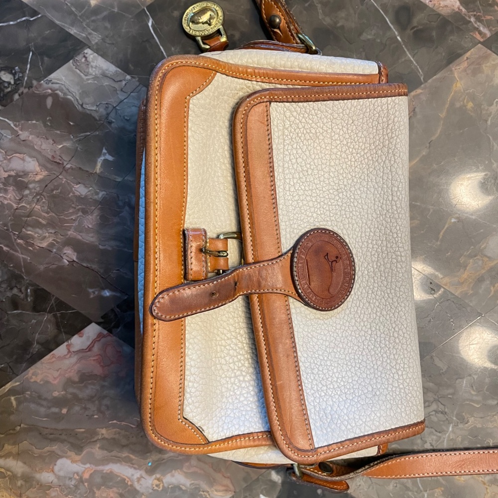 Vintage DOONEY & BOURKE ivory two tone leather classic zip top Cross Body Purse